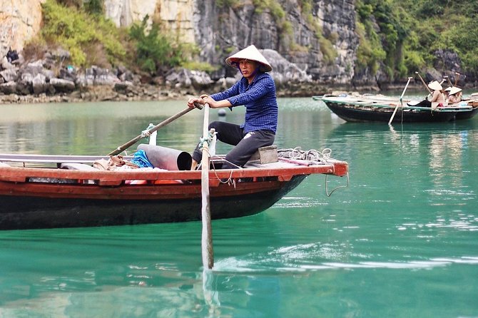 Excursion to Ha Long Bay with Titop Island and kayaking in Luon Cave - How the guide and staff shape the day