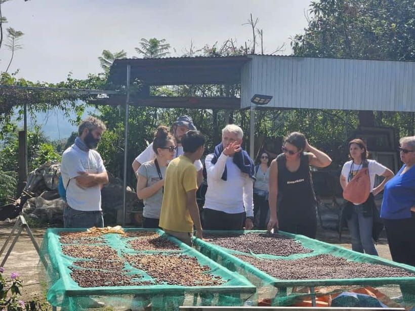 Experience specialty coffee with sustainable coffee farmers - Café session or longer farm visit?