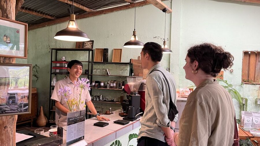 Experience specialty coffee with sustainable coffee farmers - Five coffees, two species, several ways to taste