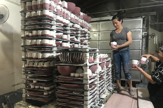 Explore Bat trang village & Ceramics factories with local guide - Seeing the kiln and the residential side of Bat Trang