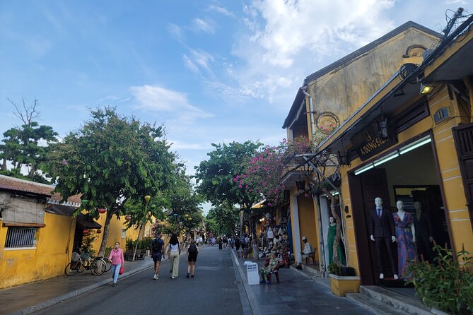 Explore Hoi An ancient town and local villages with a local guide - Lunch in Hoi An, with one menu detail to clarify