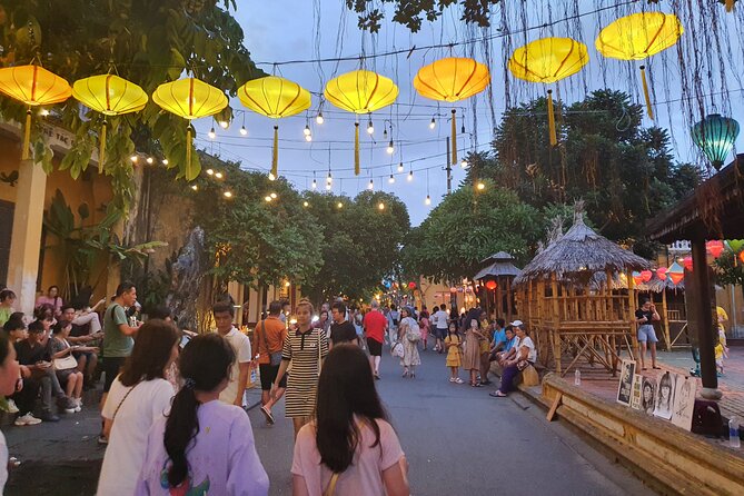 Explore Hoi An and Da Nang by private tour with local guide - Bargaining at Con Market