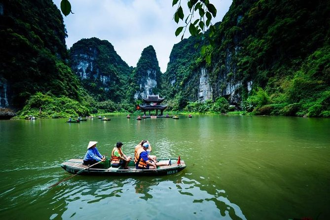 Explore Mai Chau - Pu Luong - Ninh Binh 4 Days / 3 Nights - Day 4: Cycling around Hoa Lu and boating through Trang An