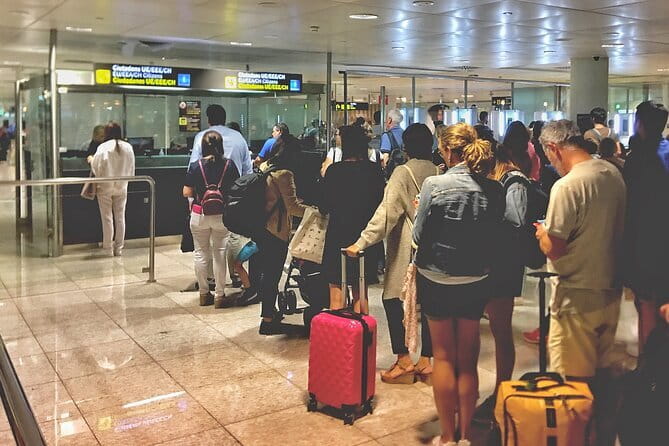 Fast Track VIP Service Noi Bai Airport (Hanoi - Vietnam) - Arriving at Noi Bai with an airport escort
