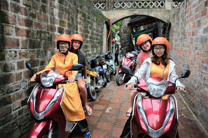 Flavors of Hanoi A Jeep Tour for Food Lovers - Lakes, the Mausoleum, and Hanoi after dark