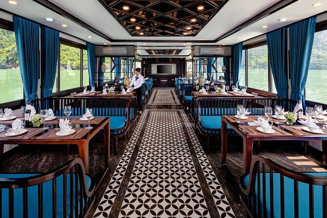 From Hanoi: 1-Day Halong 5-Star Cruises with Big & Small Groups - The guide can make a crowded day work