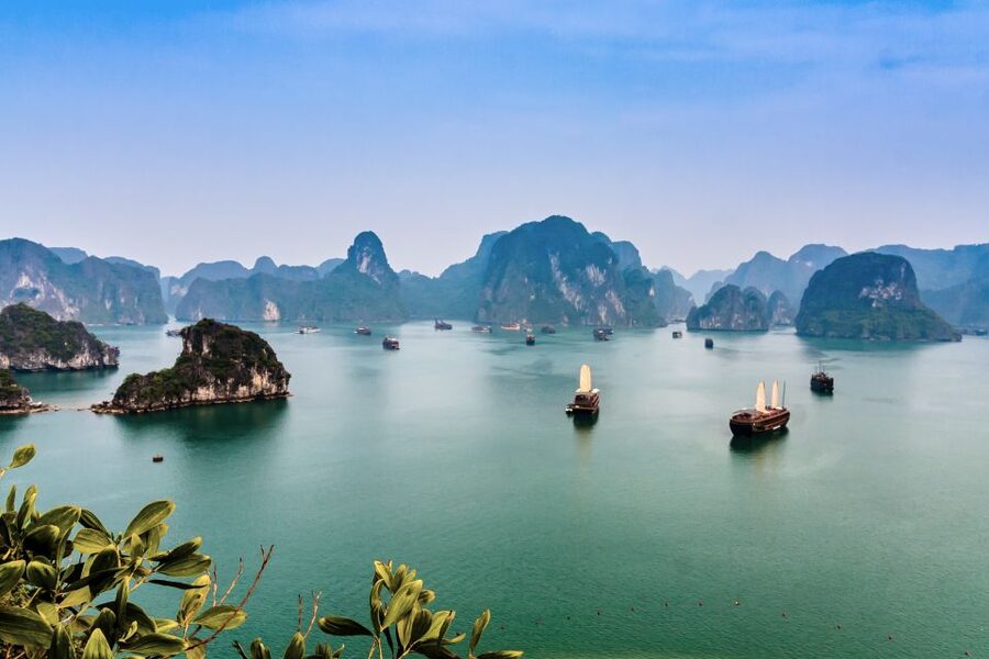 From Hanoi: 1 -Day Halong Bay Cruise With Big & Small Groups - Sung Sot Cave and the first major stop