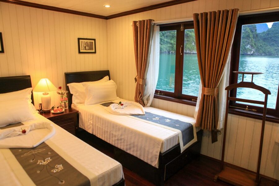 From Hanoi: 2-Day & 1 Night Halong Bay Tour - Surprise Cave and the limestone formations