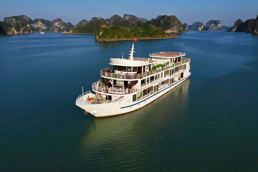 From Hanoi: 2-Day Halong Sapphire Cruise with Balcony Cabin - Boarding Sapphire Cruise and settling into the cabin