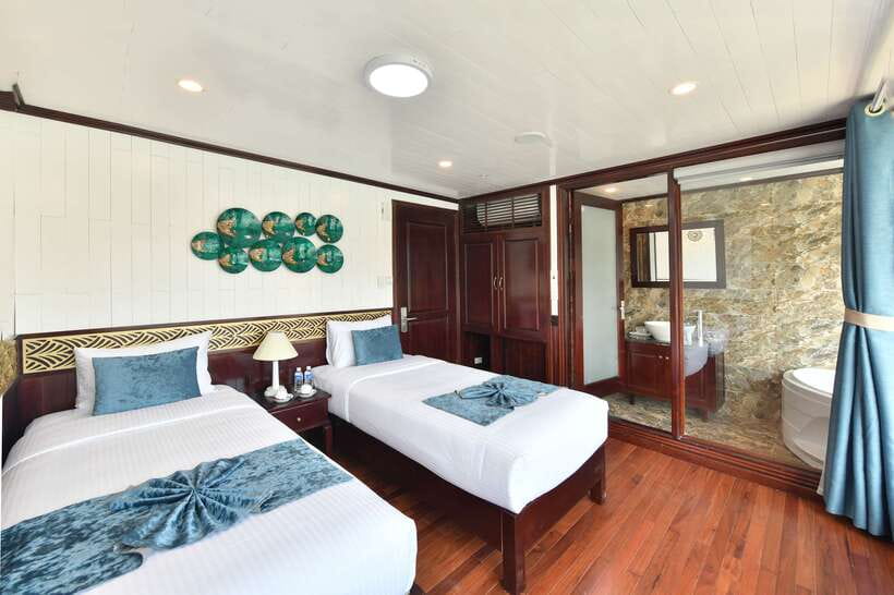 From Hanoi: 2-Day Halong Sapphire Cruise with Balcony Cabin - Food, service, and the real value