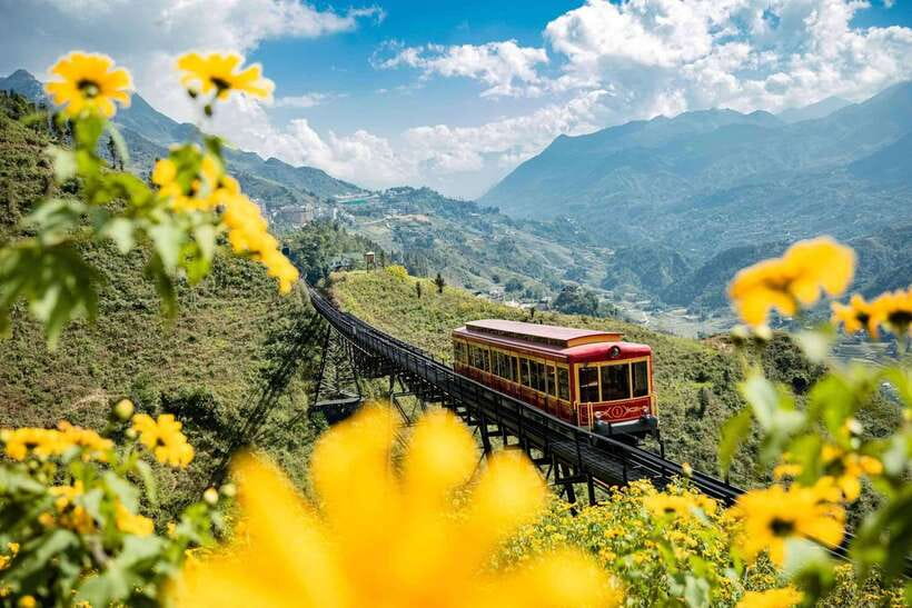From Hanoi: 2-Day Luxury Sapa Trekking Tour with Homestay - Y Linh Ho and Lao Chai on day one