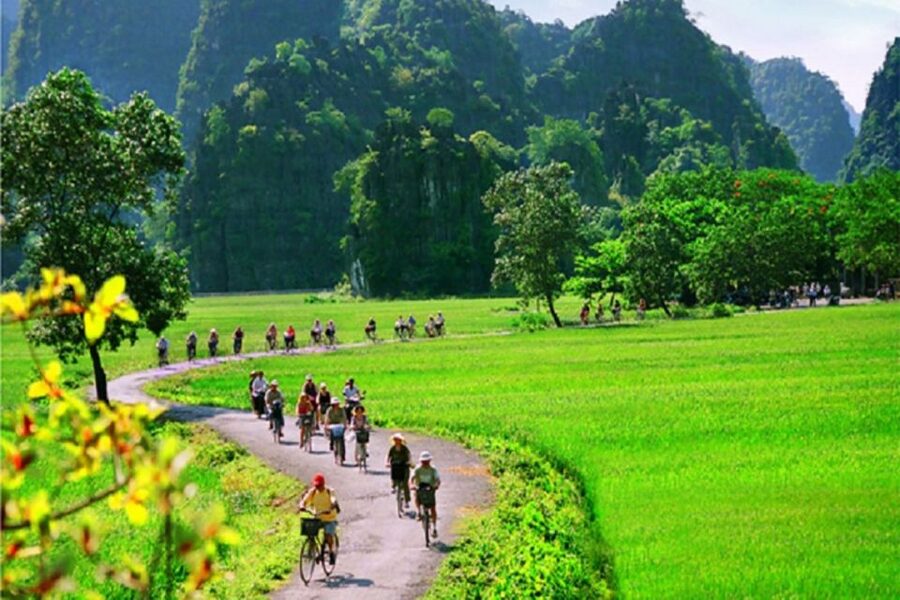 From Hanoi: 2-Day Ninh Binh Tour with Ha Long Bay Cruise - Luon Cave by kayak or bamboo boat