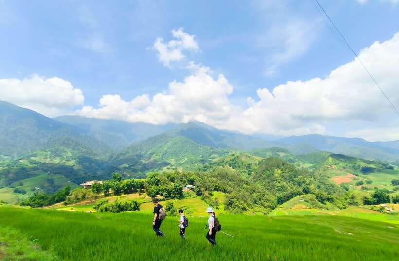 From Hanoi: 2-Day Sapa Trek Tour - Luxury Limousine Transfer - Who should book this Sapa trek?