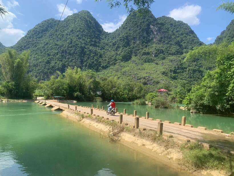 From Hanoi: Ban Gioc Waterfall - Local Villages 2nights/1day - Ngao Cave and its strange stone shapes