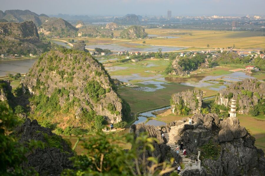 From Hanoi: Full-Day Ninh Binh Highlights Small Group Tour - A riverside lunch with Vietnamese flavors