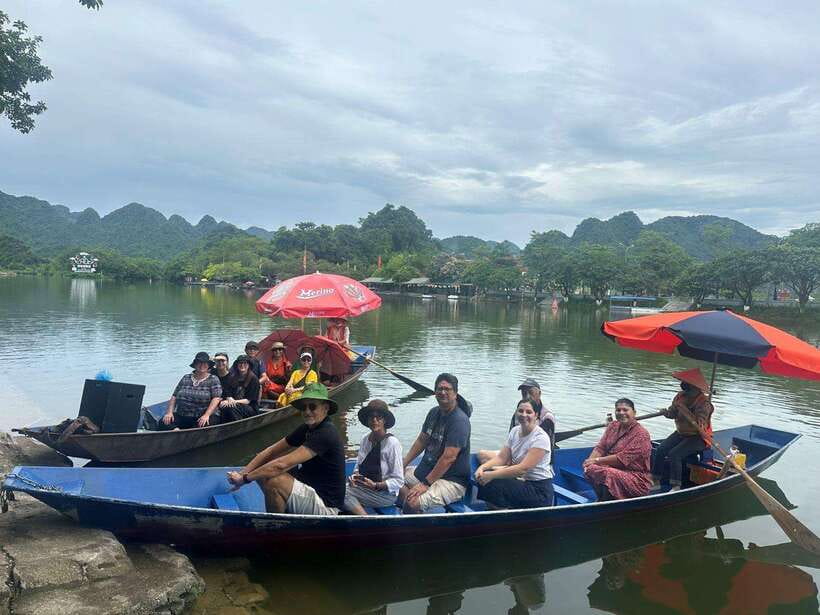 From Hanoi: Full-Day Perfume Pagoda Group Tour with Lunch - Climbing toward Huong Tich Cave