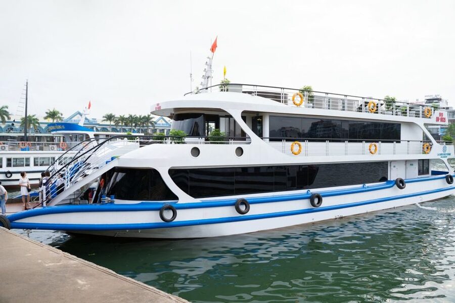 From Hanoi: Ha Long Bay Luxury Cruise Day Tour with Jacuzzi - The guide and the pace of the day
