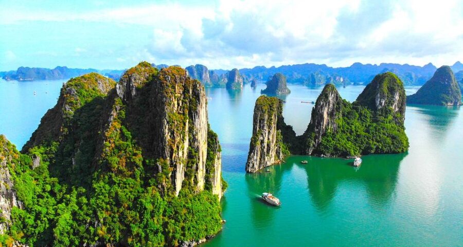 From Hanoi: Halong Bay Day Trip with Lunch and Transfers - Key points at a glance