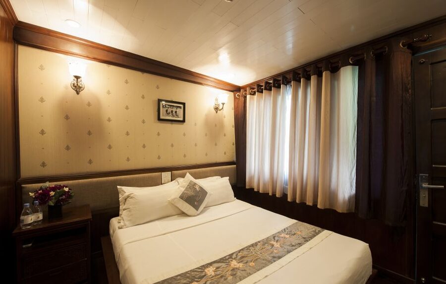 From Hanoi: Halong Explorer 3-Day Deluxe Cruise - Day three: Sung Sot Cave and the ride back to Hanoi