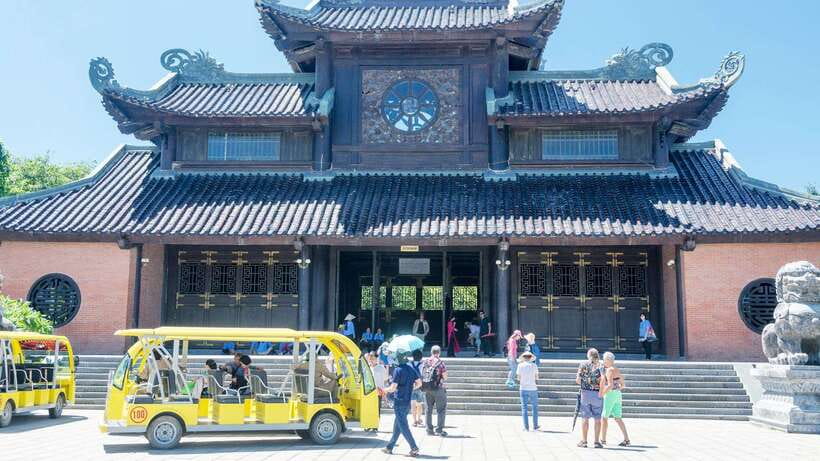 From Hanoi: Hoa Lu/Bai Dinh-Tam Coc/Trang An-Mua Cave Tours - Buffet lunch with more than 20 dishes