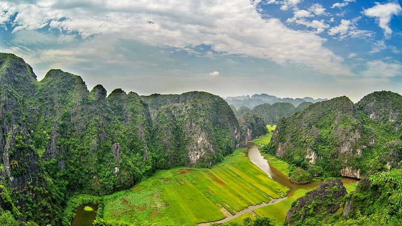 From Hanoi: Hoa Lu/Bai Dinh-Tam Coc/Trang An-Mua Cave Tours - Mua Cave and the Ngoa Long Mountain climb