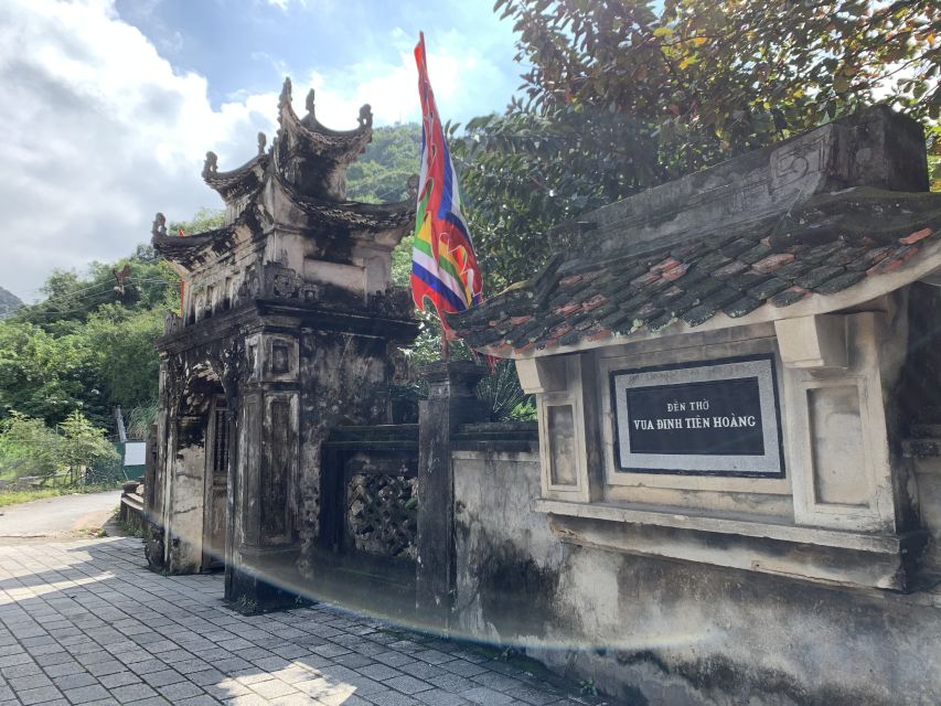 From Hanoi: Hoa Lu, Hang Mua Hike, Tam Coc Boat, and Lunch - Lunch in Tam Coc