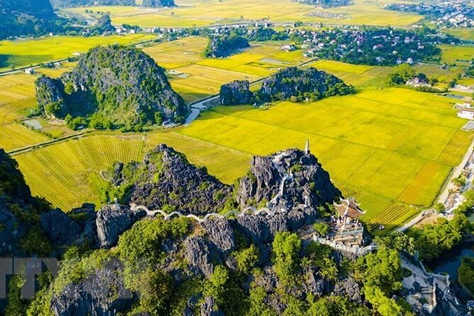 From Hanoi: Hoa Lu, Tam Coc, and Mua Cave Scenic Day Trip - Climbing Mua Cave for the Ngoa Long Mountain view