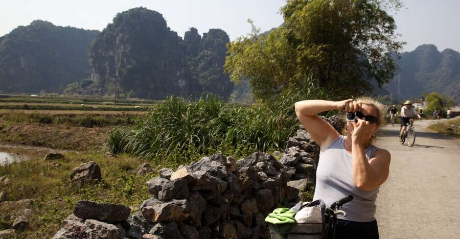 From Hanoi: Hoa Lu & Tam Coc with Buffet lunch & Cycling - Hoa Lu and the temple of King Dinh