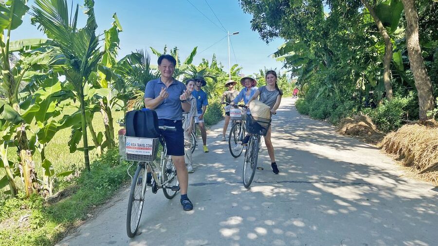 From Hanoi: Hoa Lu & Tam Coc with Buffet lunch & Cycling - The optional Hang Mua climb