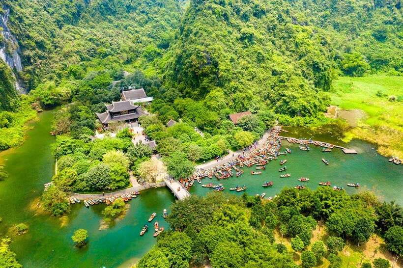 From Hanoi: Ninh Binh Boat Ride, Mua Cave Hike, Temple Visit - Lunch, bicycles, and the practical middle of the day