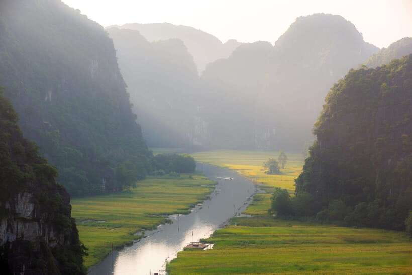 From Hanoi: Ninh Binh, Hoa Lu, Tam Coc, & Mua Cave Day-Trip - The guides make a real difference