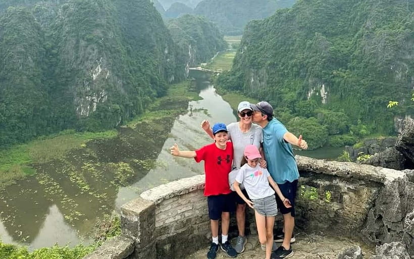 From Hanoi/NinhBinh: HoaLu-Bai Din- TrangAn- MuaCave-BichDon - Bai Dinh Pagoda, grand scale and long distances