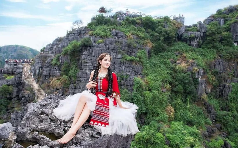 From Hanoi/NinhBinh: HoaLu-Bai Din- TrangAn- MuaCave-BichDon - Trang An by boat, the day’s main event