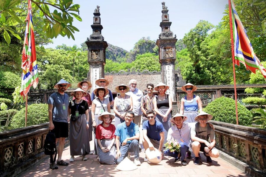 From Hanoi/NinhBinh: HoaLu-Bai Din- TrangAn- MuaCave-BichDon - Bich Dong Pagoda, the quieter alternative