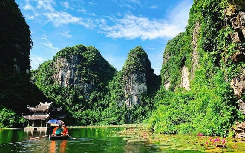 From Hanoi/NinhBinh: HoaLu-Bai Din- TrangAn- MuaCave-BichDon - Guides and group style