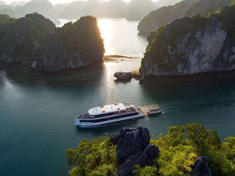 From Hanoi or Halong: Halong Bay Day Cruise - What to bring and who should choose it