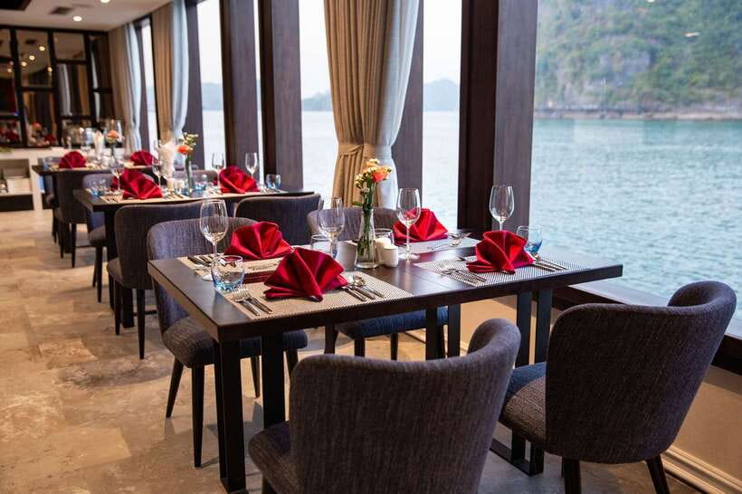 From Hanoi or Halong: Halong Bay Day Cruise - Kayaking or rowing at Dark and Bright Cave