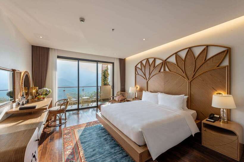From Hanoi: Premium 2-Day Sapa Adventure with DCAR Limousine - Route two: Cat Cat Village and a central Sapa hotel
