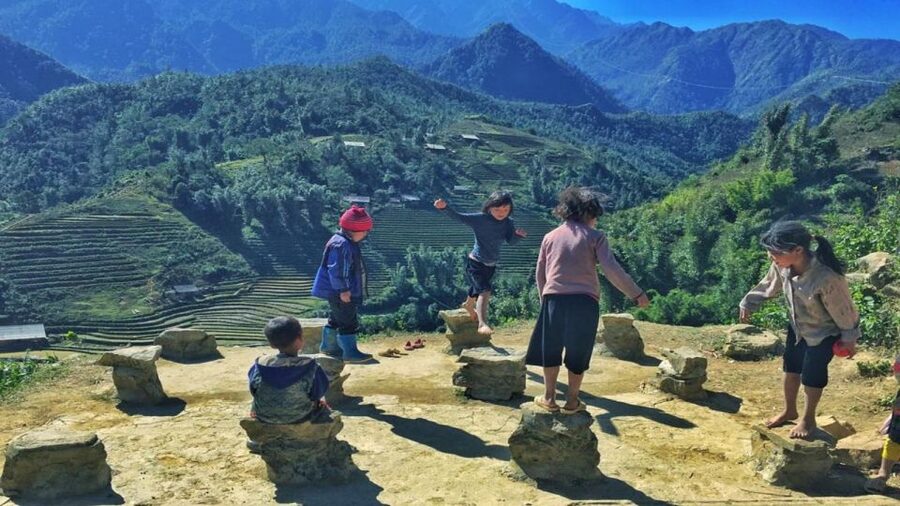 From Hanoi: Sapa 3-Day Medium Trek and Limousine Trip - Day one: Sapa town and the 4-kilometer walk to Sin Chai