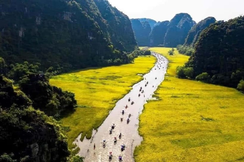 From Hanoi: Tam Coc Boat Trip and Hoa Lu & Mua Cave Tour - Climbing the 500 steps at Mua Cave