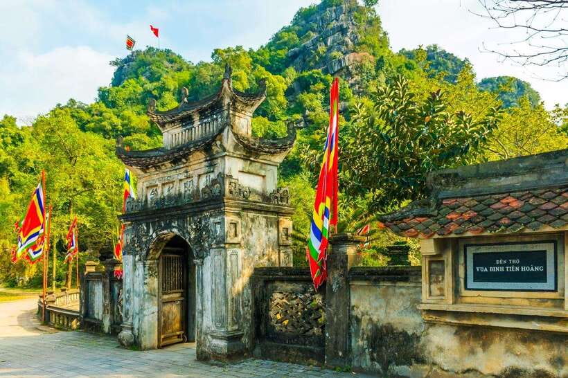 From Hanoi: Tam Coc Boat Trip and Hoa Lu & Mua Cave Tour - The early ride from Hanoi to Ninh Binh