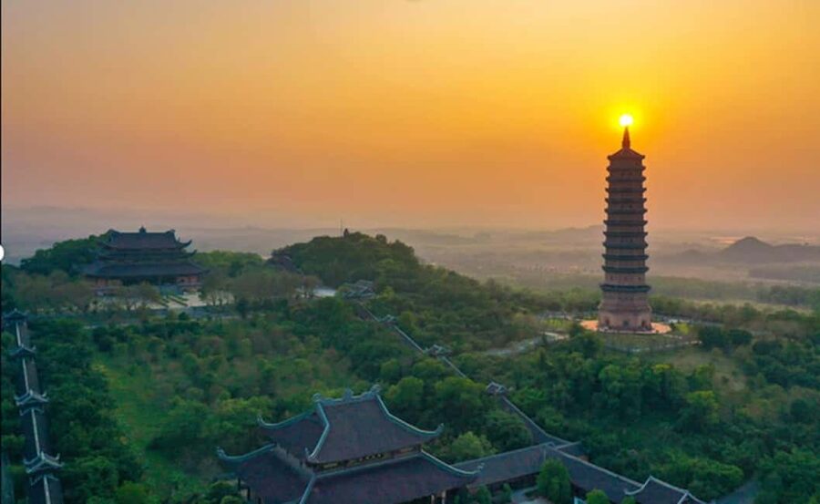 From Hanoi: Trang An Eco-tourism -Bai Dinh pagoda & Mua Cave - Climbing the 500 steps at Mua Cave