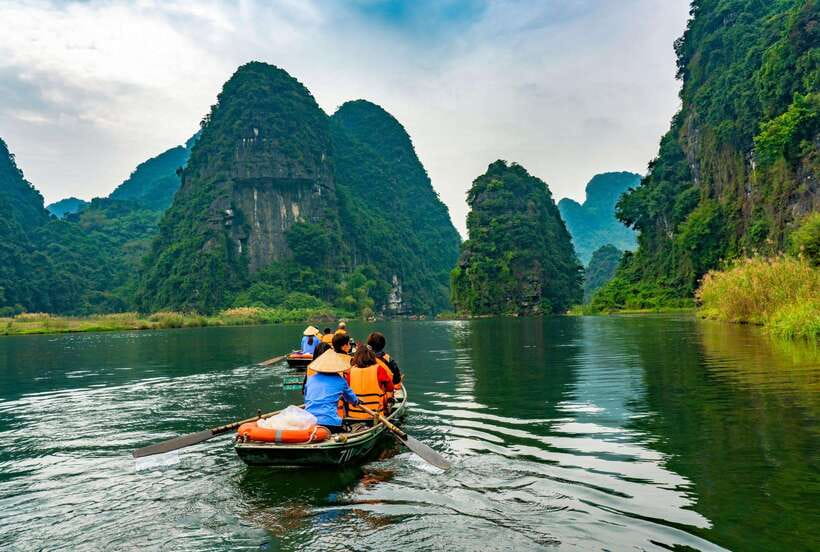 From Hanoi: Trang An Eco-tourism -Bai Dinh pagoda & Mua Cave - Guides can shape the whole day