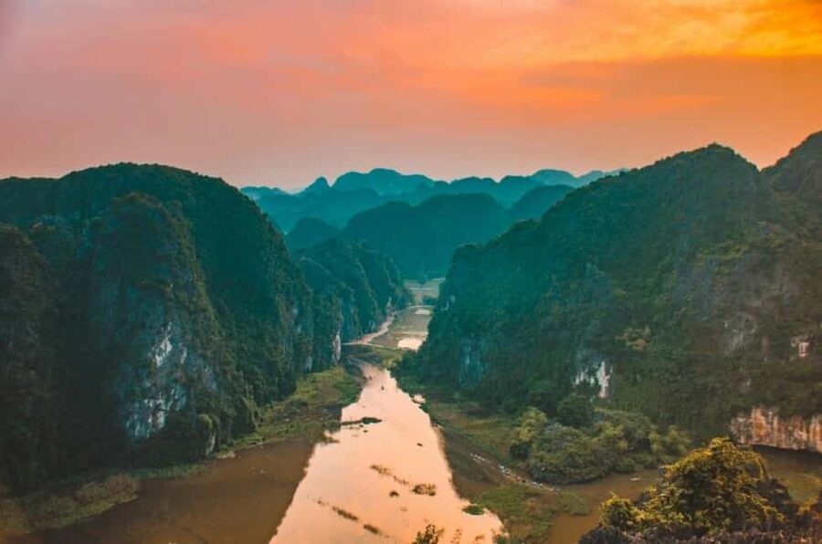 From Hanoi: Trang An eco-tourism - Hoa Lu ancient & Mua Cave - Key points at a glance