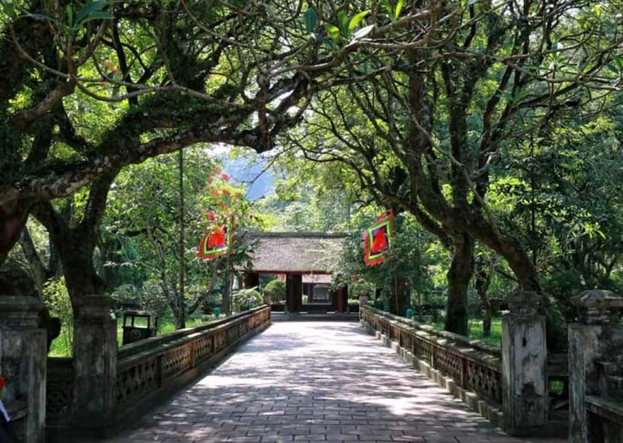 From Hanoi: Trang An eco-tourism - Hoa Lu ancient & Mua Cave - The ride back to Hanoi