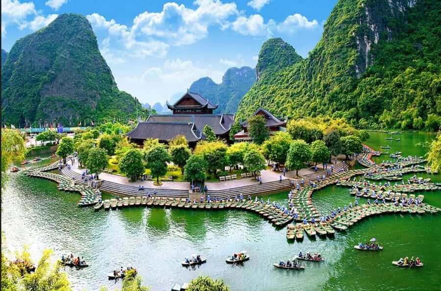 From Hanoi: Trang An eco-tourism - Hoa Lu ancient & Mua Cave - Guides, organization, and the small details