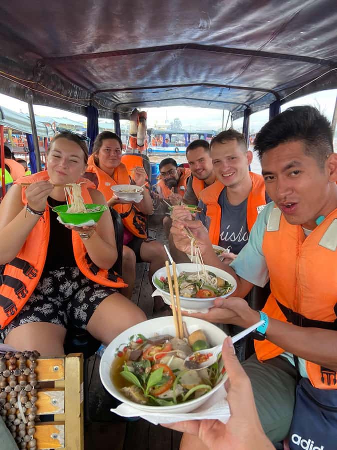 From HCM: Mekong Delta & Cai Rang Floating Market 2-Day Tour - Breakfast, the ancient house, and bánh xèo