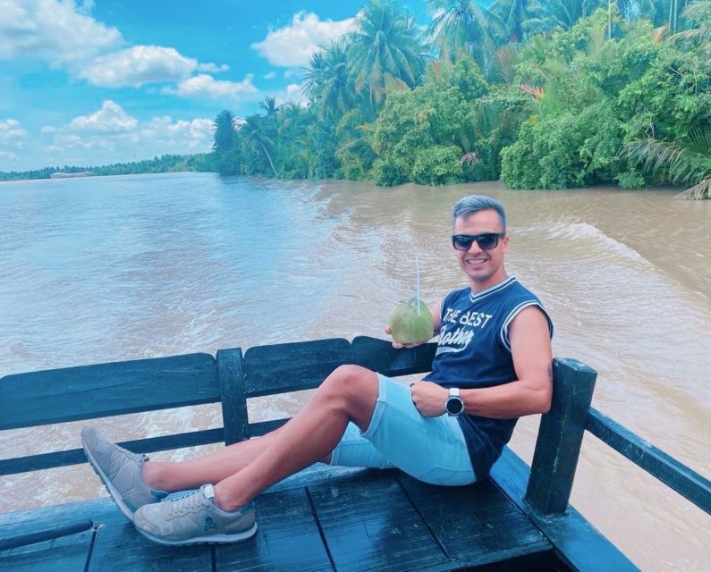 From Ho Chi Minh City: Mekong Delta VIP Tour by Limousine - Leaving Ho Chi Minh City in a limousine
