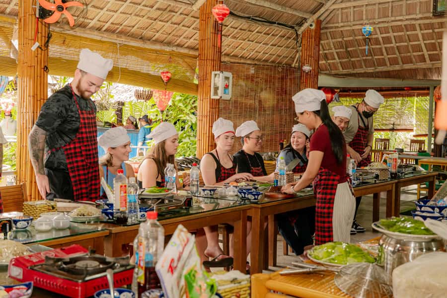 From Hoi An: Market Tour, Basket Boat Ride and Cooking Class - Who should book this experience?