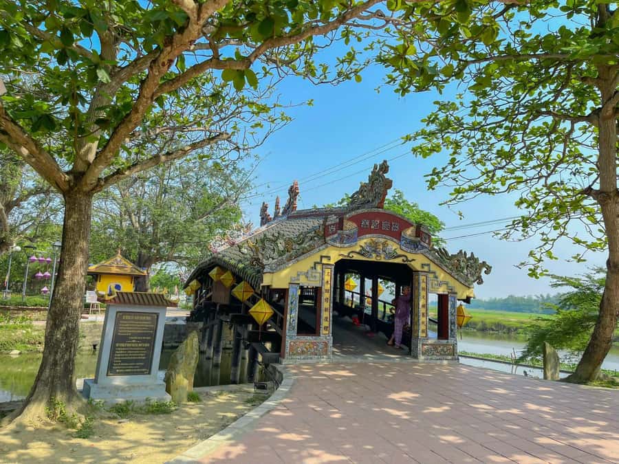 From Hue: Hoi An Guided Bus Tour with 4 Scenic Stops - Thanh Toan Bridge: a short stop with a local feel
